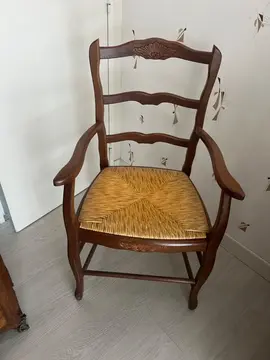 fauteuil et bureau