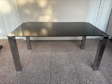 table en verre épais secucrit noir, pieds acier, dimension 160cm x 90 cm et hauteur 75cm