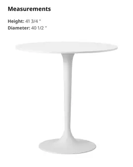 donne table haute bat avec trois chaises hautes blanches