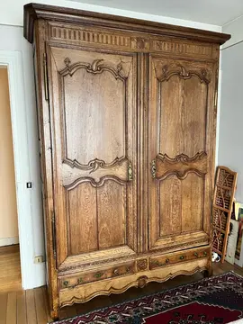 armoire ancienne bois massif clair