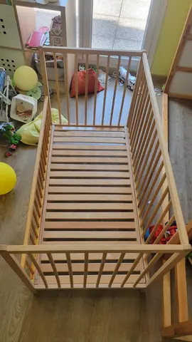 Lit bébé - barrière abaissée