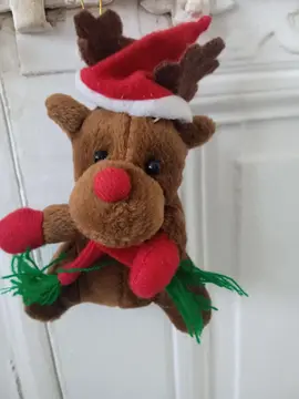 Peluche cerf à suspendre au sapin de Noël
