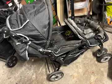 poussette double à donner