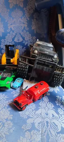 Donne GROS LOT DE VOITURES, CAMIONS, AVIONS pour enfant 6-12 ans