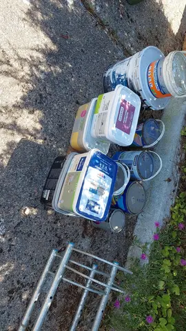 pots de peinture