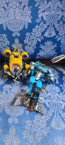 GROS LOT DE LEGO (maison, robot sous- marin, Maître de l'eau, etc.)