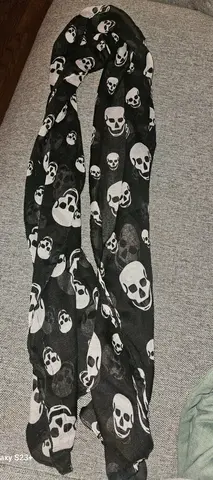 écharpe tete de mort