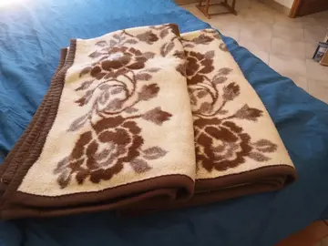 2 plaids marron et beige