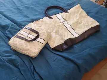 trousse de toilette et sac zippé Exotismes
