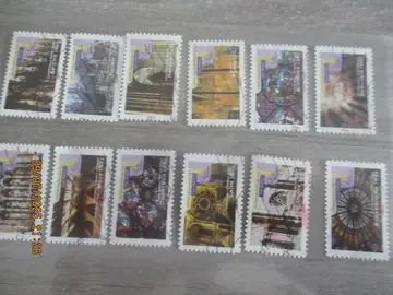 12 timbres oblitérés différents "cathédrales de France"