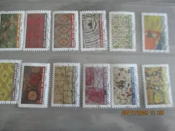 12 timbres oblitérés différents "tapis du monde"