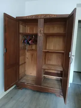 grande armoire en bois