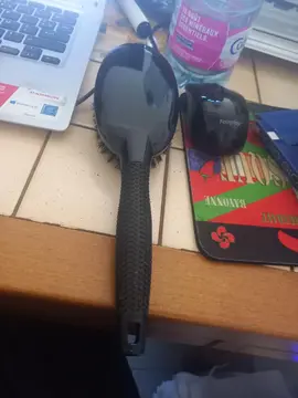 brosse noir pour femme