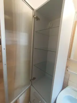 Armoire colonne salle de bains bleue