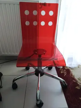 chaise plastique transparent