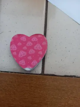 lime a ongle forme de cœur carton