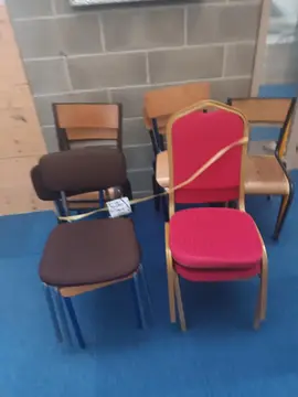 reste chaises plus 2 tables