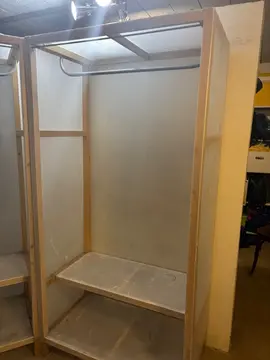 armoire en plastique armature bois
