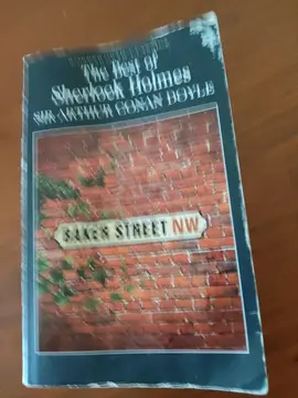 livre.. Sherlock Holmes