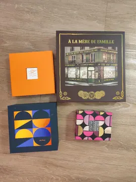 Différentes boîtes de chocolat vides