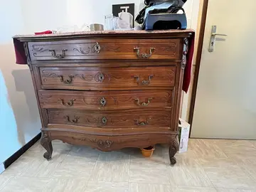 Commode ancienne avec plaque en marbre