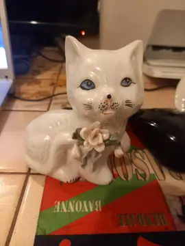 Bibelot chat en porcelaine