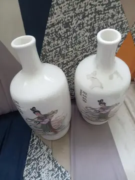 2 vases