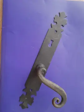 poignée de porte en fer forgé
