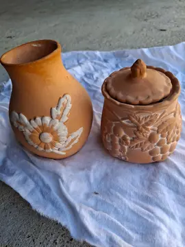 petits pots en terre cuite
