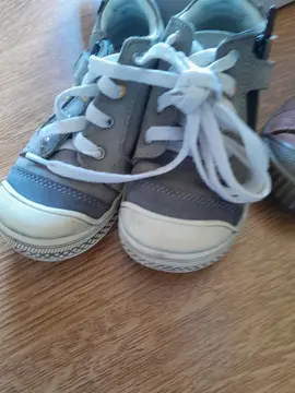 lot de chaussures enfant
