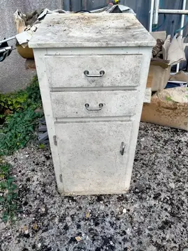 Petit meuble à restaurer