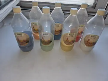 7 bouteilles des sable décoratif entamé
