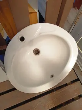 donne radiateur,évier,lit superposé,lavabo