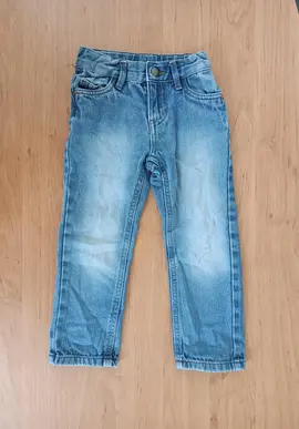 Jean effet délavé. Taille 3 ans - 98 cm