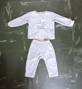 Pyjama gris dinosaure. Taille 3 ans