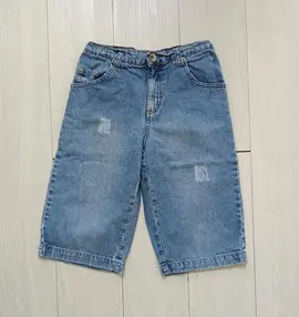 Short. Bermuda. Taille 8 ans. 126 cm