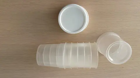 6 petits pots plastique
