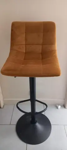 Tabouret de bar jaune moutarde