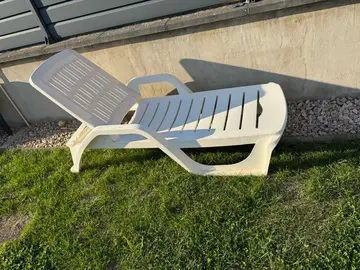 donne 2 chaise longue
