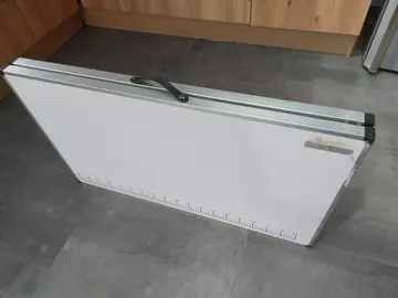 table pliante pour travaux de décoration