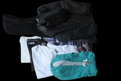 Donne lot de vêtements enfants