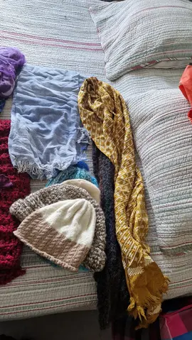Écharpes, bonnets et châles