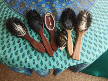 vieille brosses à cheveux pour récupération manches en bois