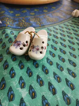 petits sabots en porcelaine percés pour lavande ou autre
