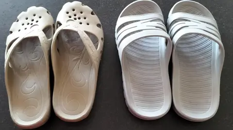 2 paires de sandales enfant 35
