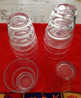 10 Verres pouvant aller au congélateur. Hauteur 9 cm.