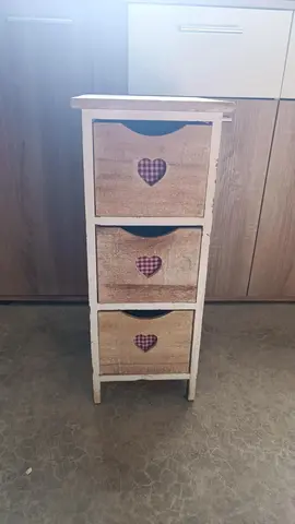Petite commode en bois