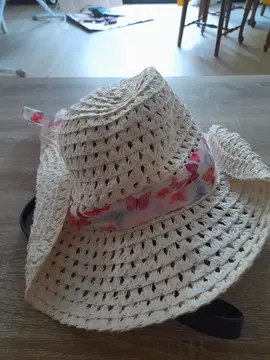 chapeau T 6-8 ans