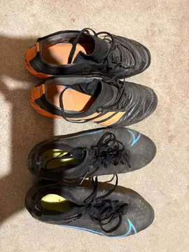 chaussures de foot 43,5 et 44
