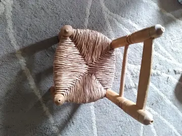 chaise pour poupée